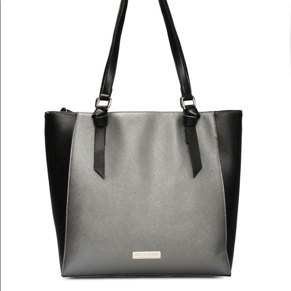 Jones New York Handbags - ❤️HP❤️Margot Tote Silver Bag JNY Signature